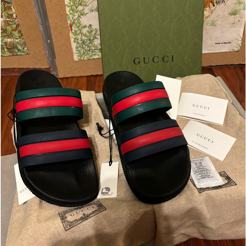 Gucci agradorubber slide.